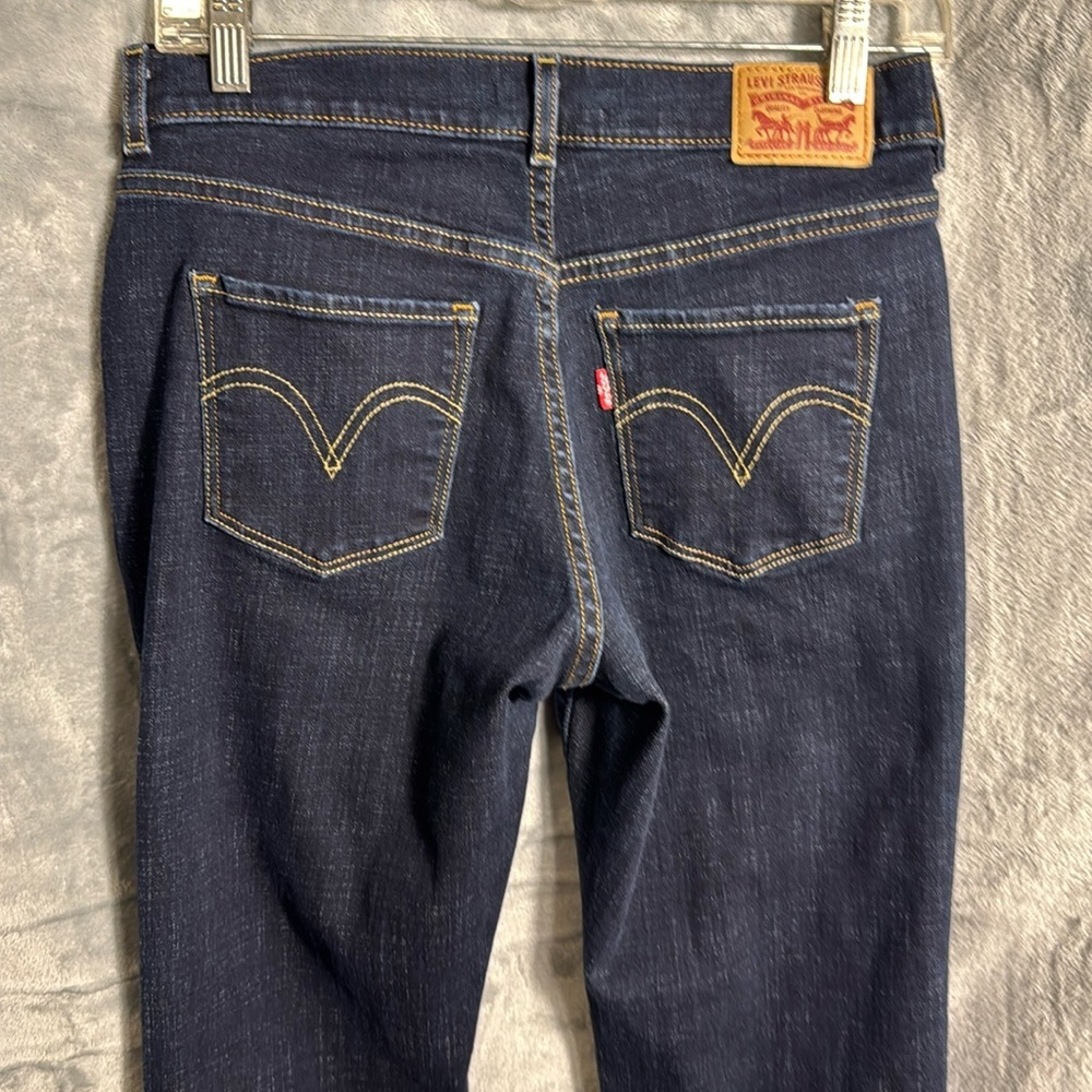 Levi jeans women’s classic bootcut size 4 dark wash excellent condition‎